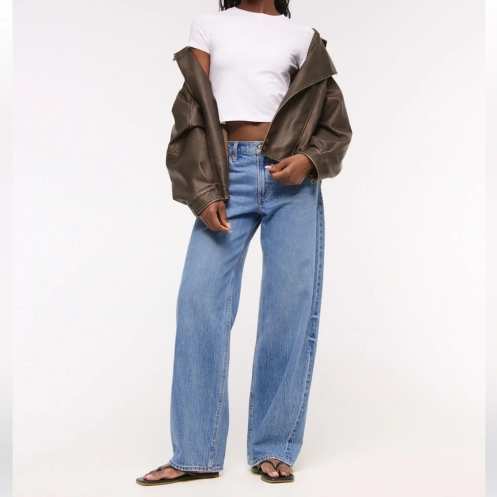 Abercrombie & Fitch Curve Love Ultra Loose Low Rise Jean - Picture 1 of 5